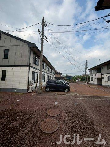 ロイヤルガーデン子安 Aの駐車場