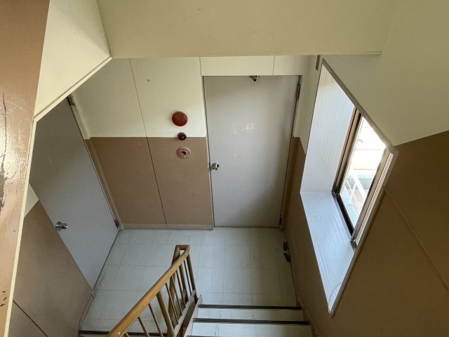城北ビルの内装|3F　入り口付近
