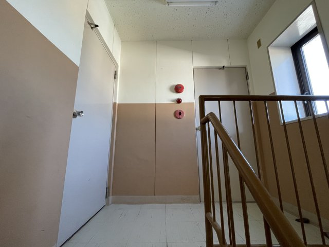 城北ビルの内装|4F　入り口付近
