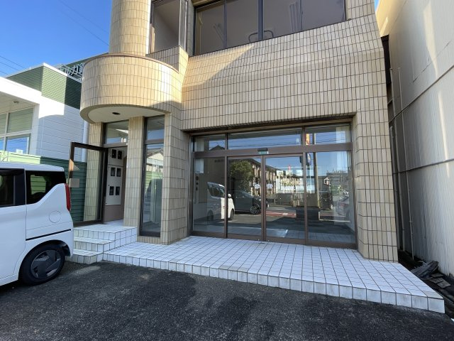 城北ビルのエントランス