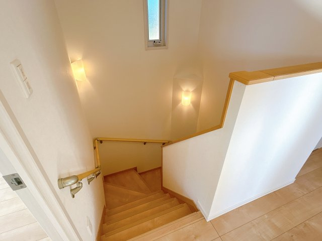 都城市志比田町の中古一戸建のその他|階段