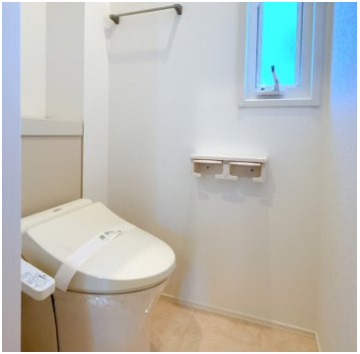 都城市志比田町の中古一戸建のトイレ