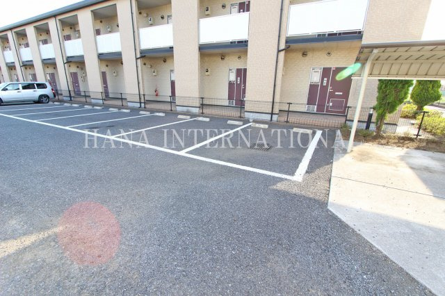 レオパレスＲｉｖｅｒⅡの駐車場