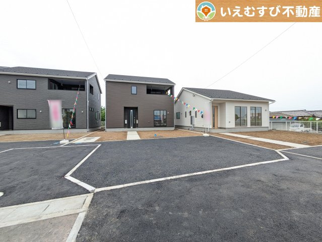 Cradle garden　寄居町用土第3の駐車場|2台駐車可能なスペース完備
しっかり舗装してある駐車スペースで天気が悪く足元が悪い日でも乗り降りしやすい♪