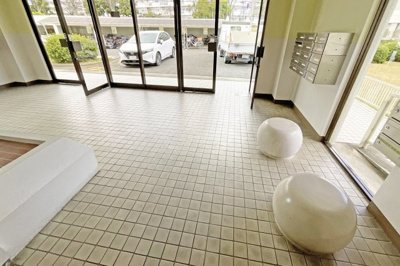 【エントランス】 | 向島ニュータウン第2街区D棟 | 小中一貫校《向島秀蓮校》が徒歩7分で通学面も安心♪