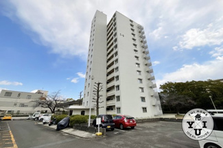 【外観】 | 近鉄『向島駅』徒歩5分。買物施設・金融機関・病院が徒歩圏内に点在する便利なマンションです。