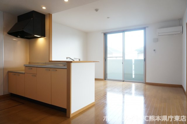 上益城郡益城町大字広崎の賃貸マンションの居間・リビング