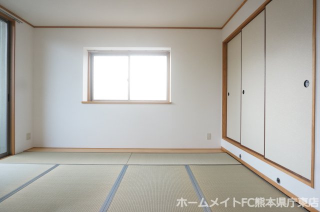 上益城郡益城町大字広崎の賃貸マンションの和室