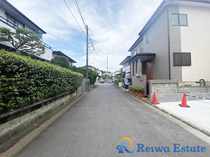 新築戸建　茅ヶ崎市松風台の前面道路含む現地写真
