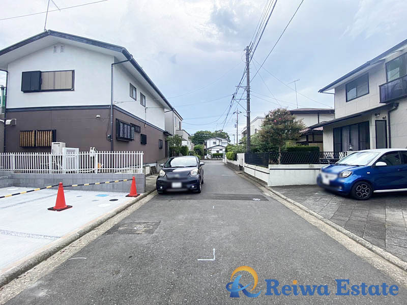 新築戸建　茅ヶ崎市松風台の前面道路含む現地写真