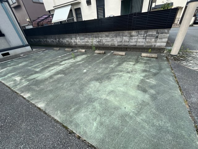 クレール御立の駐車場