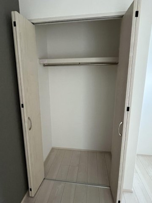 【収納】 | サニーガーデン松ヶ丘 | 別号室の写真になります。現況優先。