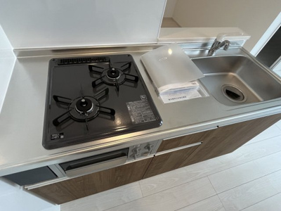 【キッチン】 | サニーガーデン松ヶ丘 | 別号室の写真になります。現況優先。