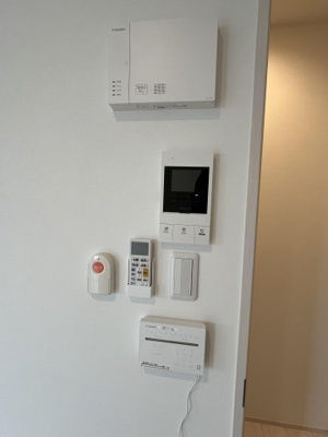 【セキュリティ】 | サニーガーデン松ヶ丘 | 別号室の写真になります。現況優先。