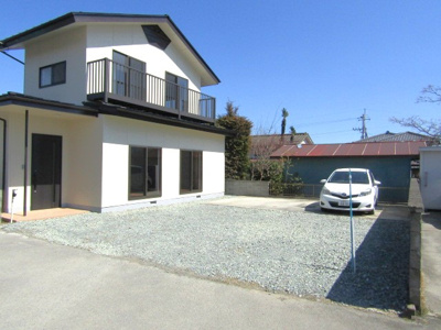 【駐車場】 | 【再生住宅】南アルプス市山寺 | 駐車場があるので、車を買う予定の方も安心です