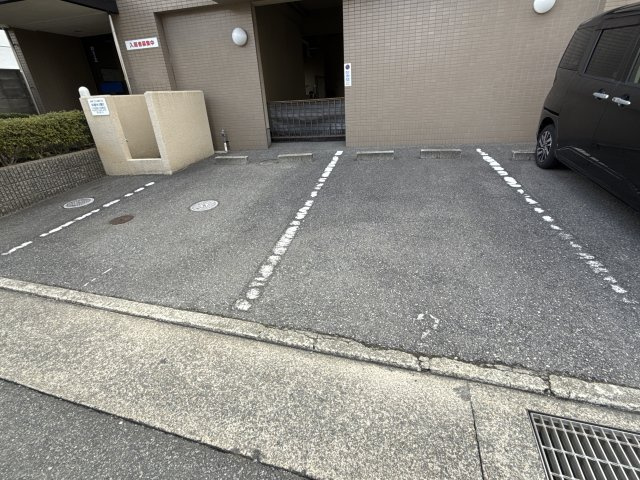 コーポラス神子岡の駐車場