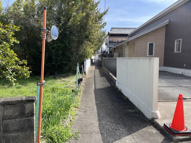 岩出市高塚・土地・56832の前面道路含む現地写真