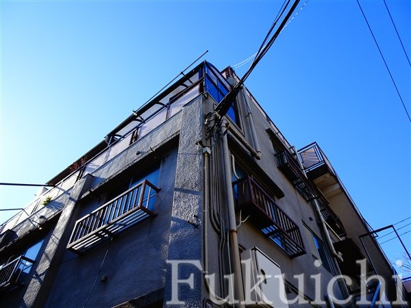 泉谷ビルの外観