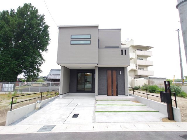 久我本町分譲地の外観|駐車2台可能な広々駐車スペース！前道も6ｍあり駐車ラクラクです（3号地）