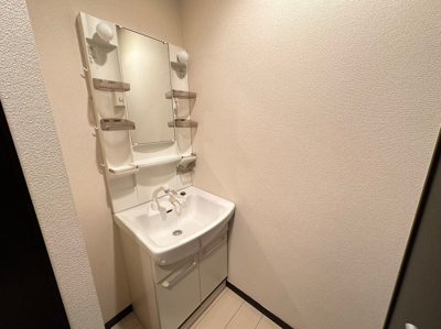 【洗面所】 | エルモス天神 | 別号室の写真になります。現況優先。