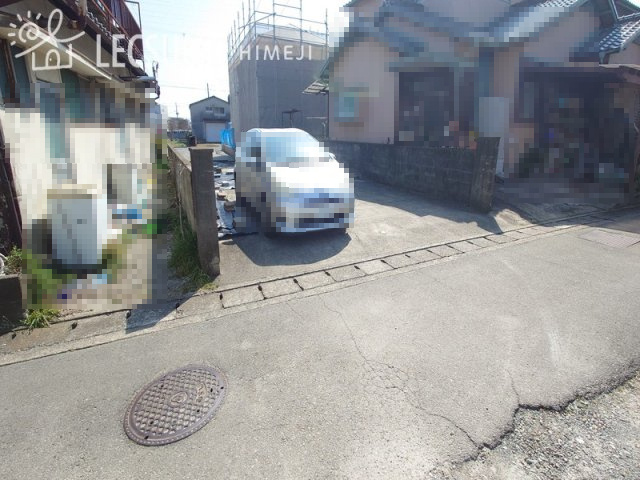 姫路市網干区垣内北町/中古戸建の前面道路含む現地写真