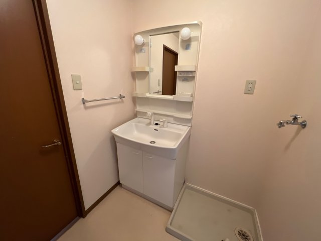 セリーヌヴィレッジＢの独立洗面台