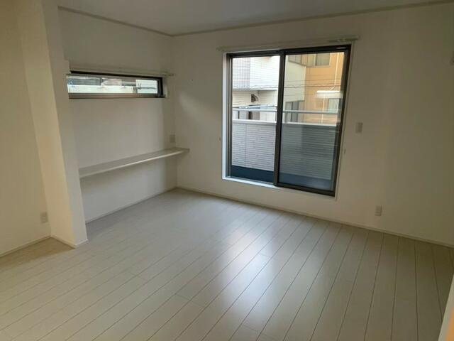 春江町3丁目戸建の洋室