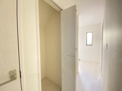 【収納】 | 那覇市仲井真（全8棟）1・2・3・4号棟 | 4号棟　1階廊下収納付き♪