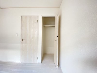 【収納】 | 那覇市仲井真（全8棟）1・2・3・4号棟 | 4号棟　洋室6帖＋CL付き♪