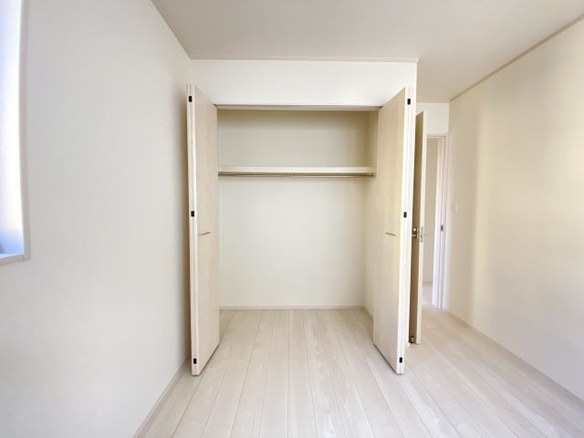 那覇市仲井真（全8棟）1・3・4号棟の収納|4号棟　洋室5.17帖＋CL付き♪