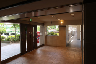 【エントランス】 | 【サンレスポアール☆8階部分】東向きのゆったりとしたリビングです！ | 平成29年5月☆フルリノベーション済