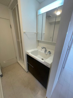 【独立洗面台】 | 【サンレスポアール☆8階部分】東向きのゆったりとしたリビングです！