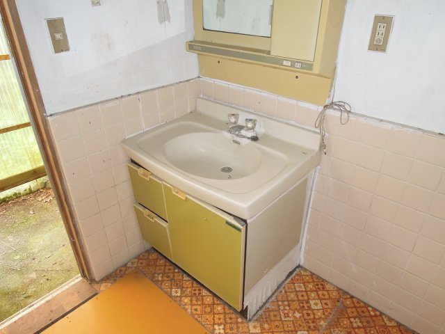 吉浜1売家の独立洗面台