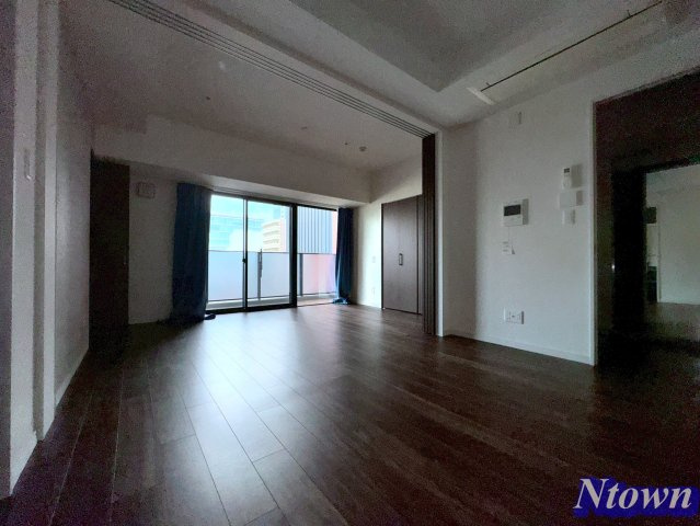【居間・リビング】 | さくらHills NISHIKI Platinum Residence | こちらのリビングで趣味の時間をお楽しみください