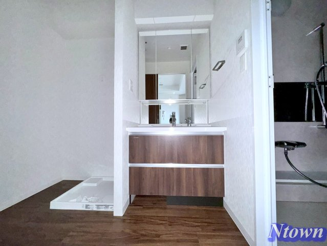 【独立洗面台】 | さくらHills NISHIKI Platinum Residence | 朝の支度にも助かる、独立の洗髪洗面化粧台