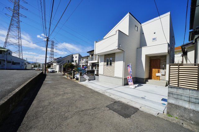 【横浜市瀬谷区阿久和東２丁目53-7新築戸建て】★仲介手数料無料★（原小学校・原中学校）の前面道路含む現地写真