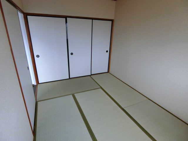 不動産センタービルの寝室