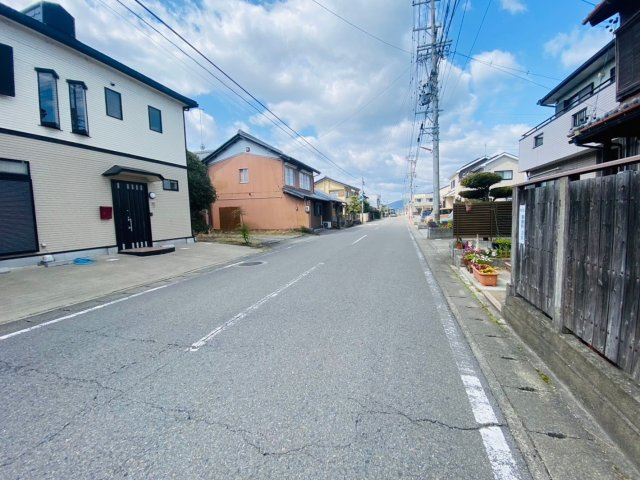 売土地　大垣市昼飯町　51.99坪の前面道路含む現地写真
