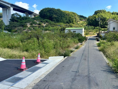 【前面道路含む現地写真】 | 土地　サントピア玉島八島　全23区画 | 分譲地進入路です。幅員約4ｍ