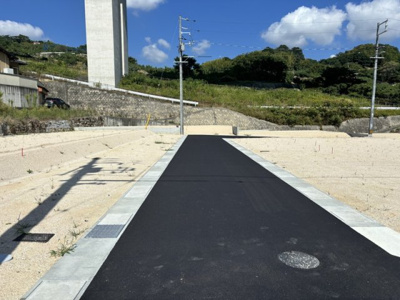 【前面道路含む現地写真】 | 土地　サントピア玉島八島　全23区画 | 13号地西側前面道路。幅員4ｍ