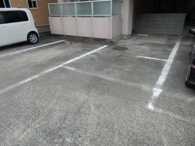 キャッスルコート辻井の駐車場