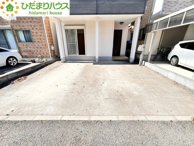 上尾市上尾村　中古一戸建ての駐車場
