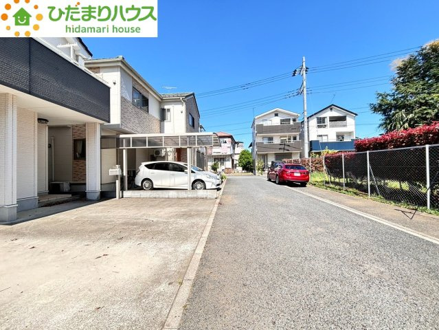 上尾市上尾村　中古一戸建ての前面道路含む現地写真