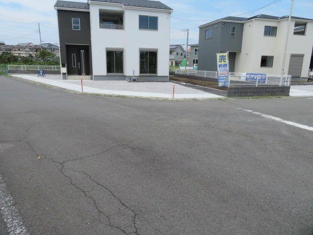 第1吉井町矢田（全3棟）1号棟の前面道路含む現地写真|建物完成済みでございます。お部屋のご内覧可能でございます。お気軽にお問合せ下さいませ(^▽^)/