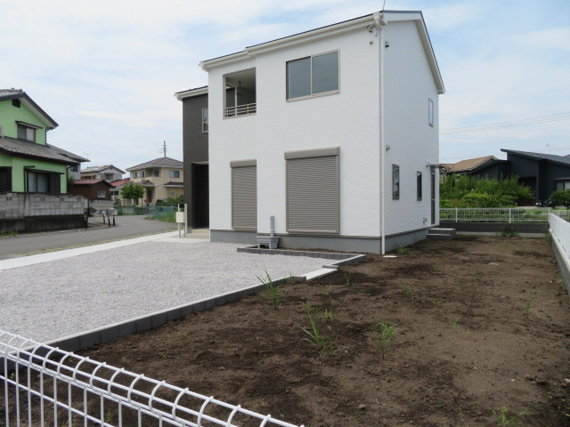第1吉井町矢田（全3棟）1号棟の前面道路含む現地写真|建物完成済みでございます。お部屋のご内覧可能でございます。お気軽にお問合せ下さいませ(^▽^)/