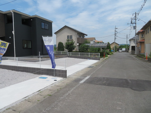 第1吉井矢田（全3棟）3号棟の前面道路含む現地写真|前面道路含む現地写真です