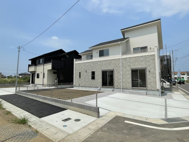 藤岡市下栗須（全11棟）6号棟の前面道路含む現地写真|前面道路含む現地写真です