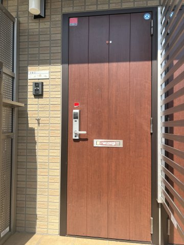 アイリスハイツの玄関