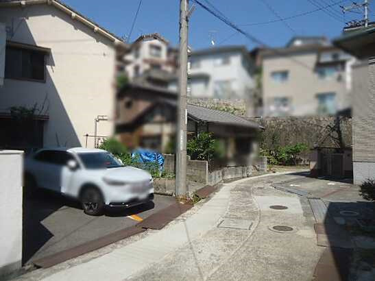 【前面道路含む現地写真】