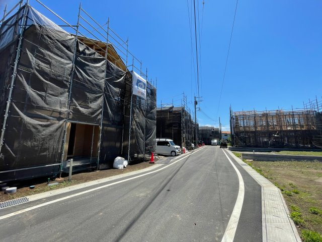 藤岡市下栗須（全11棟）8号棟の前面道路含む現地写真